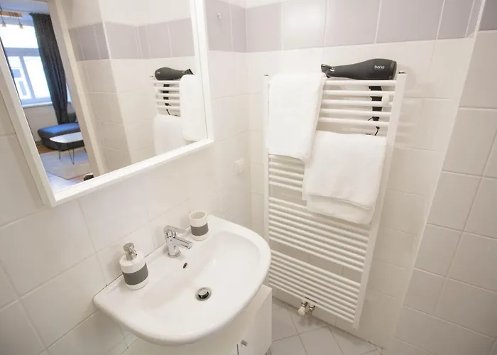 Апартаменти Cozy 2 Room Apartment - Enjoy Autumn In Vienna Відень